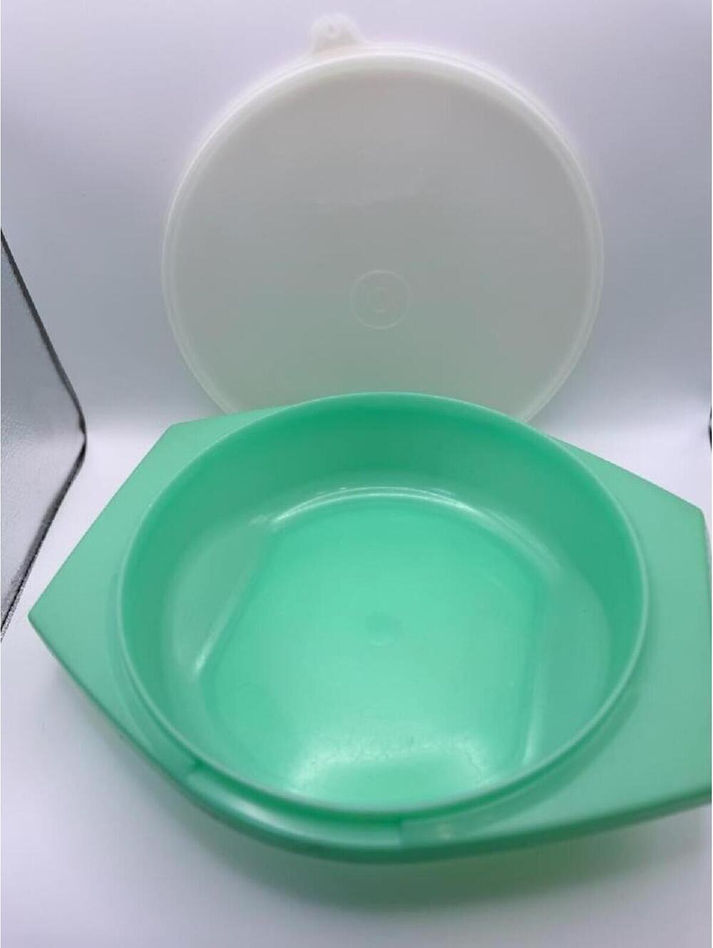 TUPPERWARE VINTAGE JADEITE GREEN STORAGE BOWL #786-4 W/SEAL LID  #230-3